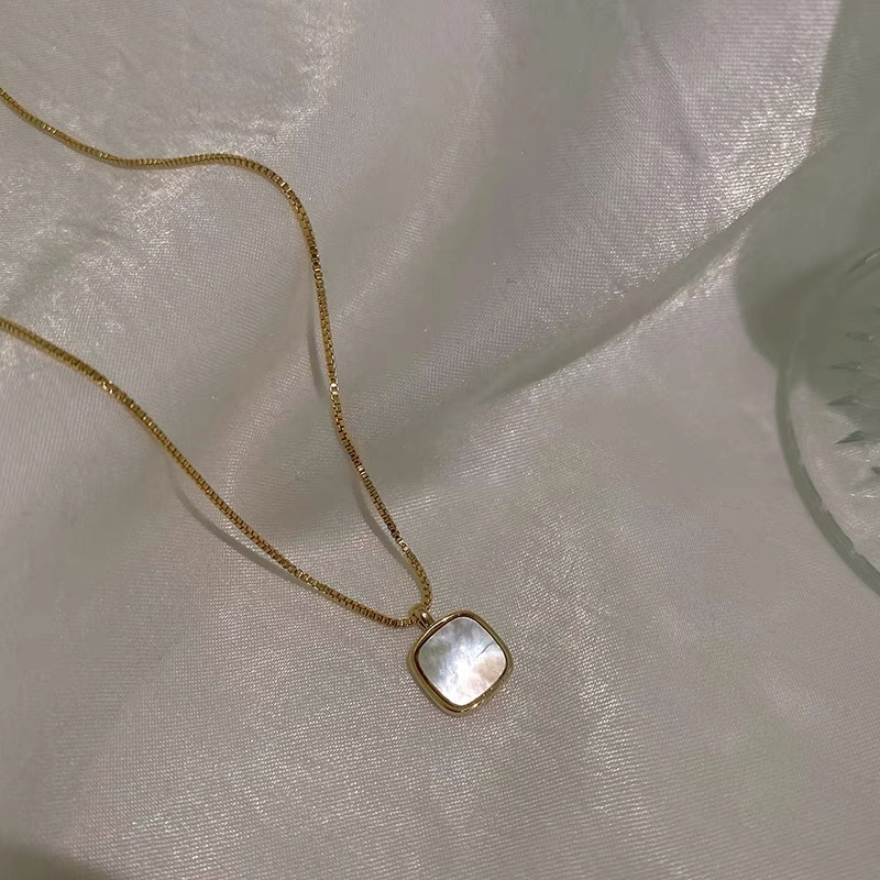 Light Luxury Minority Square Drop Oil Necklace 2022 New Women's Design Sense Advanced Simple Temperament Clavicle Chain Accessories