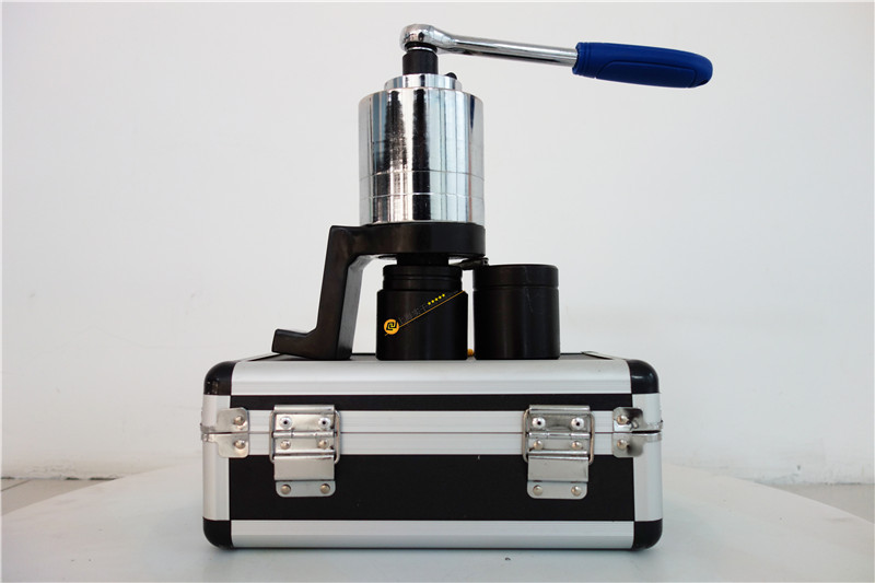 卸掉螺丝的货车省力扳手 小省力扳手 手摇拆车轮省力扳手