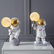 儿童房台灯卧室书桌小夜灯创意装饰摆件月球宇航员星球灯床头灯