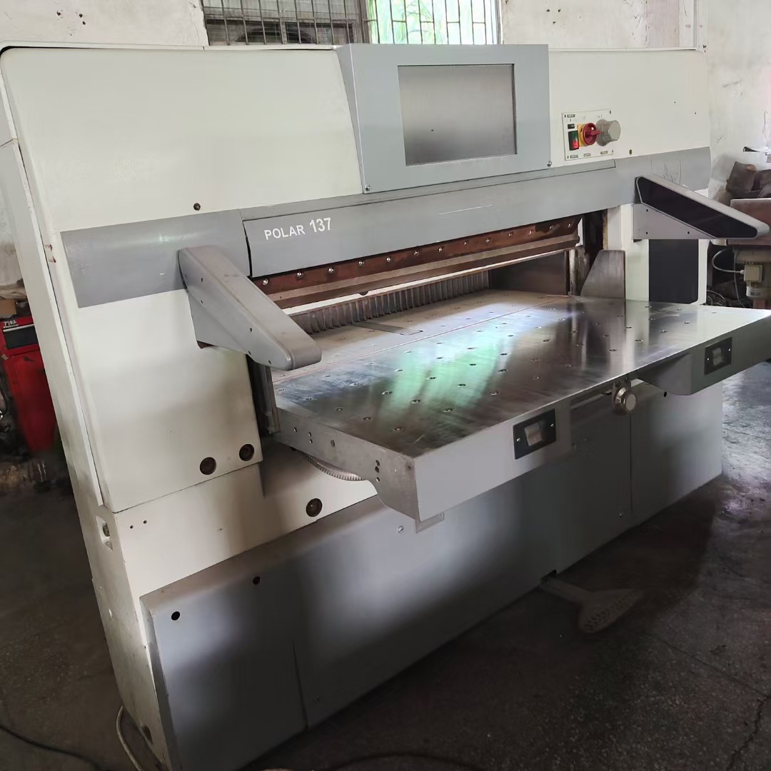 波拉切纸机-二手切纸机-高速切纸机-电脑程控切纸机-1370切纸机