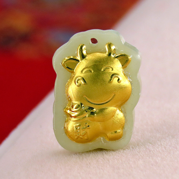 十二生肖牛和田玉青白玉吊坠足金镶嵌挂件饰品直播爆款实体批发