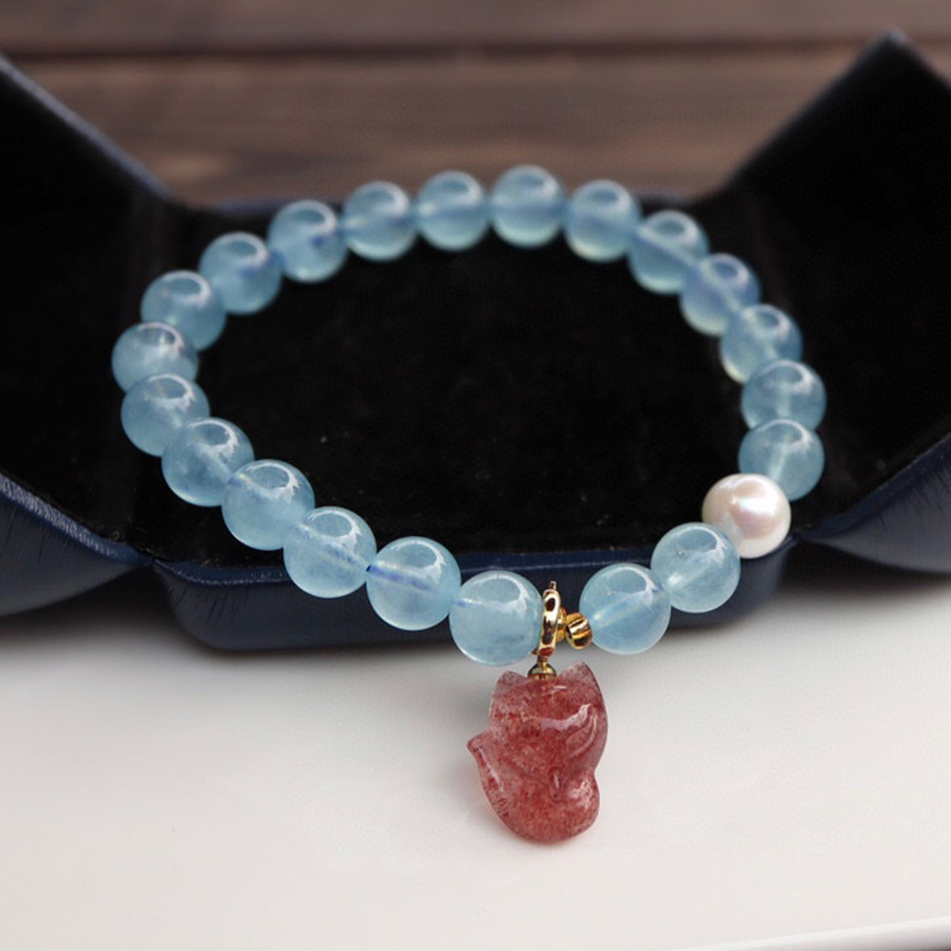 6mm单圈手链高冰透海水蓝点缀草莓晶狐狸挂坠手串