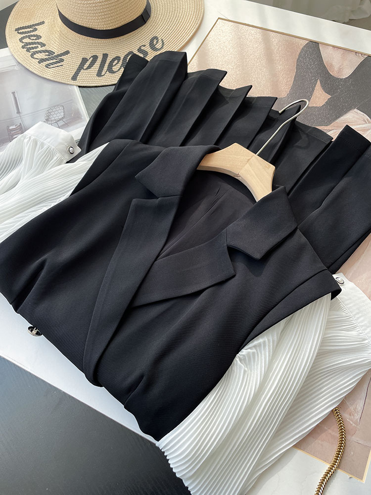 3 kg春季是穿连衣裙的好季节,这款假两件连衣裙能够满足你对时尚的