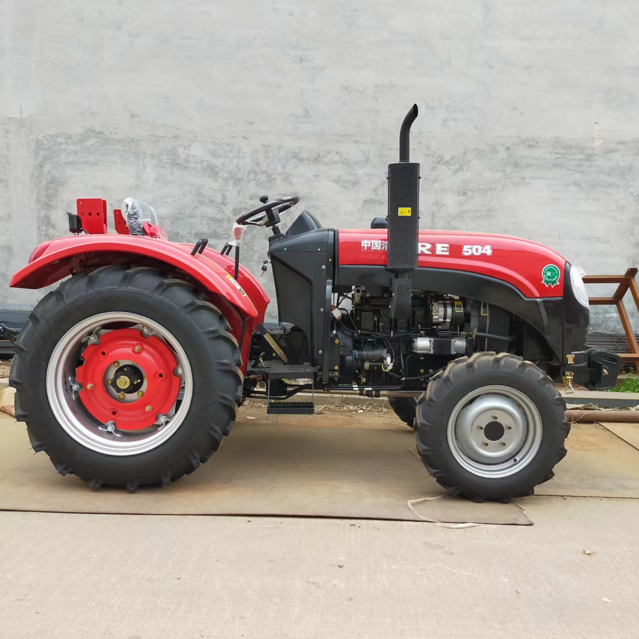 504拖拉机 洛阳万年红504拖拉机 中型多缸四驱 国补后