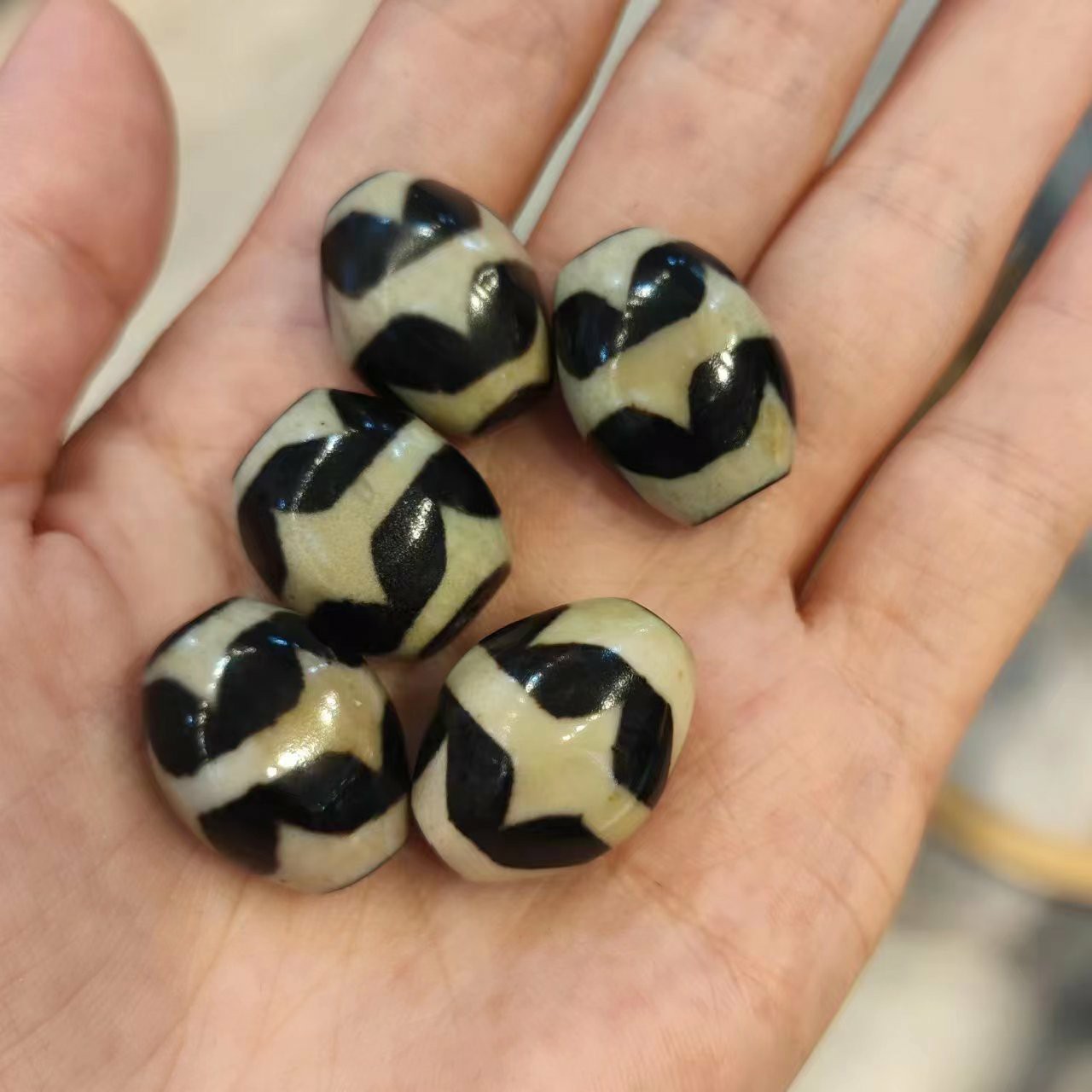 双虎牙图案地门莲花玛瑙天珠达洛少有手工珠项链吊坠锁骨链-阿里巴巴