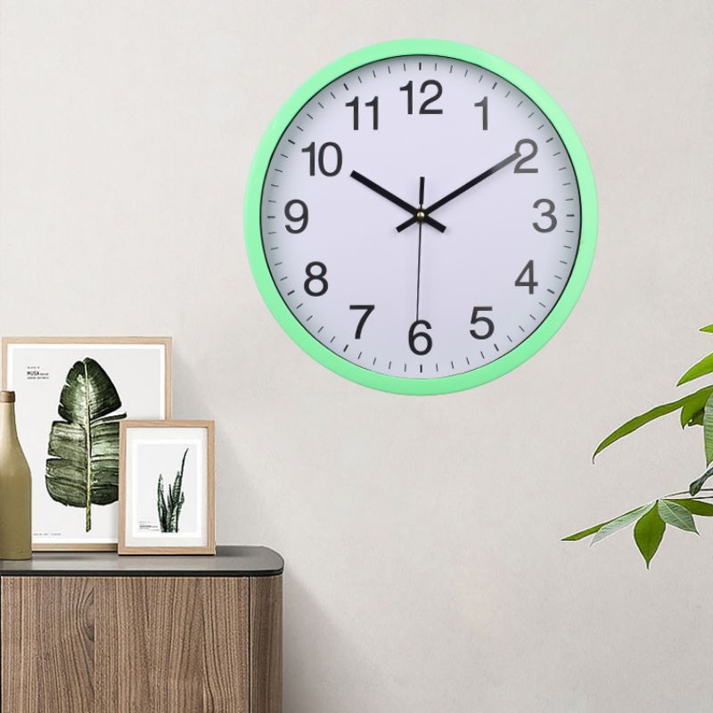 Factory Wholesale 12-Inch Quartz Noiseless Hanging Clock Creative Simple Home round Living Room Clock Design Logo