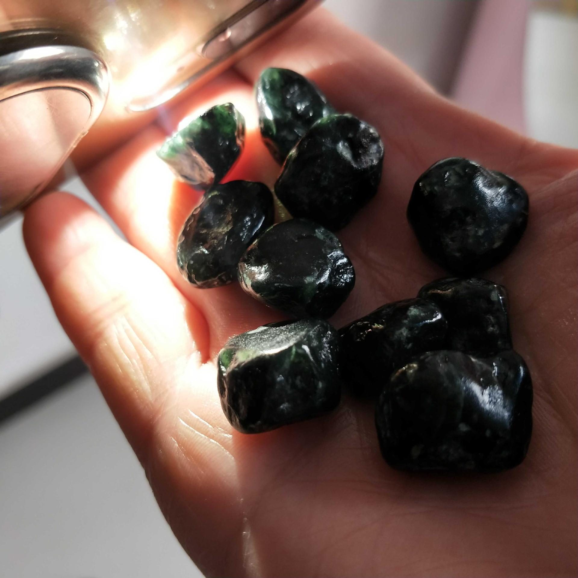 加工定制 墨玉幸运石能量石健玉石随形原石籽可挂件