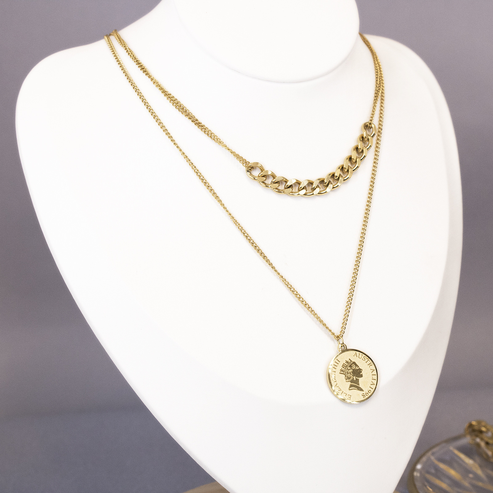 欧美夸张风钛钢项链女伊丽莎白女王头像双层吊坠电镀18k金色颈链