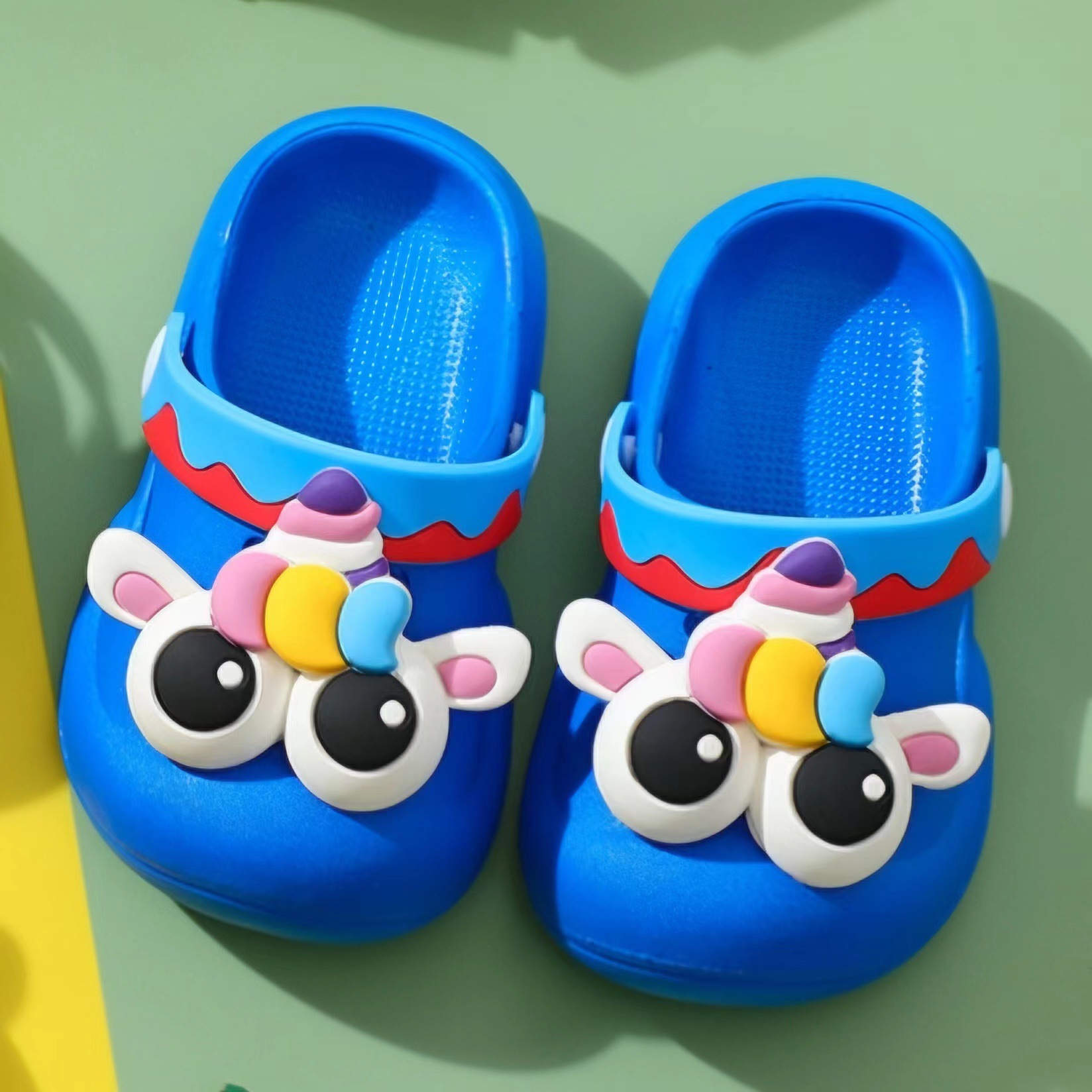 Children's Slippers Summer Cartoon Non-Slip Children's Hole Shoes Big and Small Children Indoor and Outdoor Anti-Collision Pump Beach Sandals