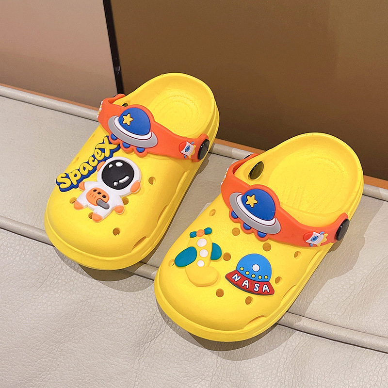 2023 New Astronaut Children's Hole Shoes Summer Boys and Girls Baby Closed Toe Eva Sandals Two-Way Children's Sandals