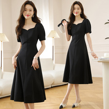 赫本风气质显瘦连衣裙女2024夏季新款时尚法式小黑裙高级感裙子女