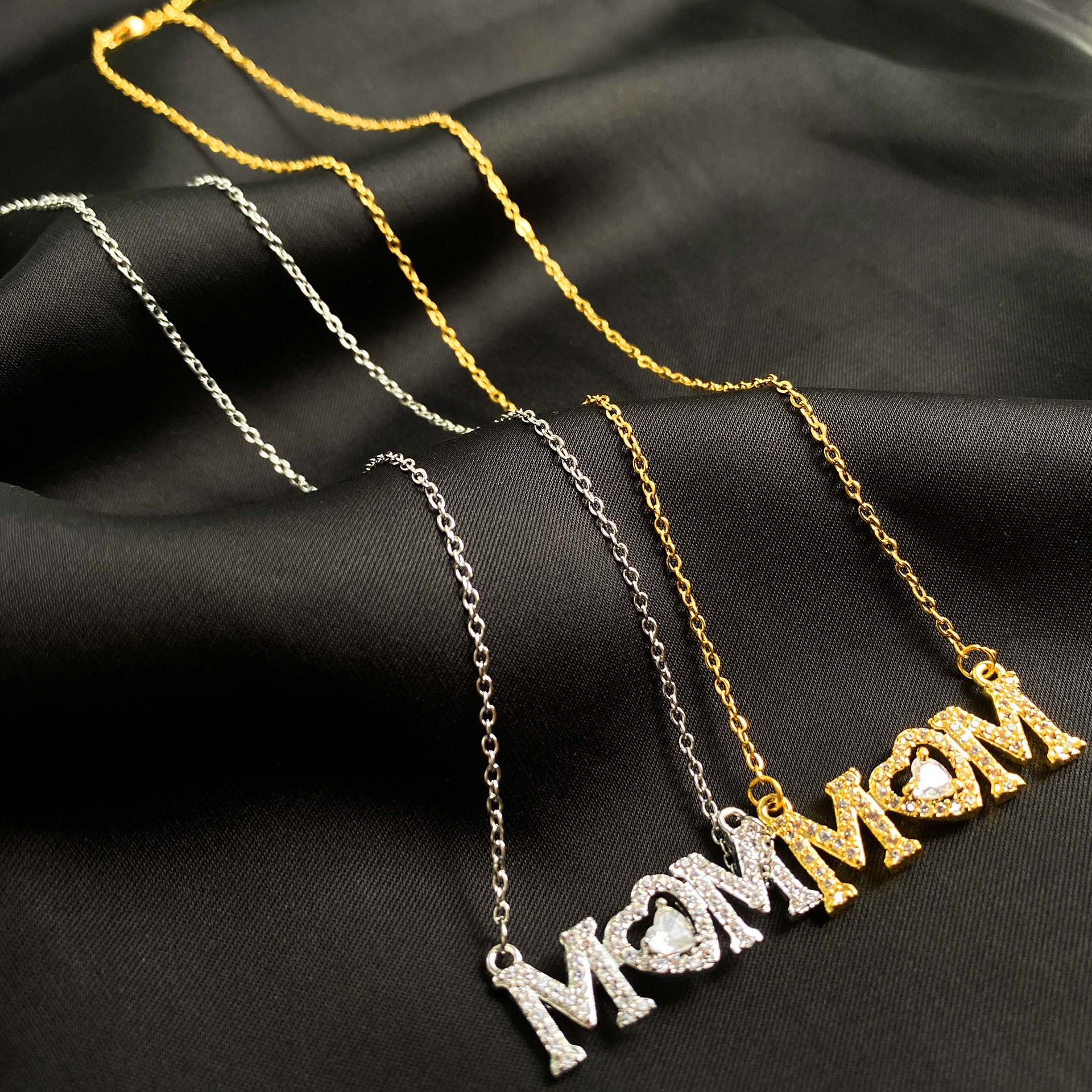 高级感小众设计锆石爱心项链镀18k金字母mom锁骨链母亲节生日礼物