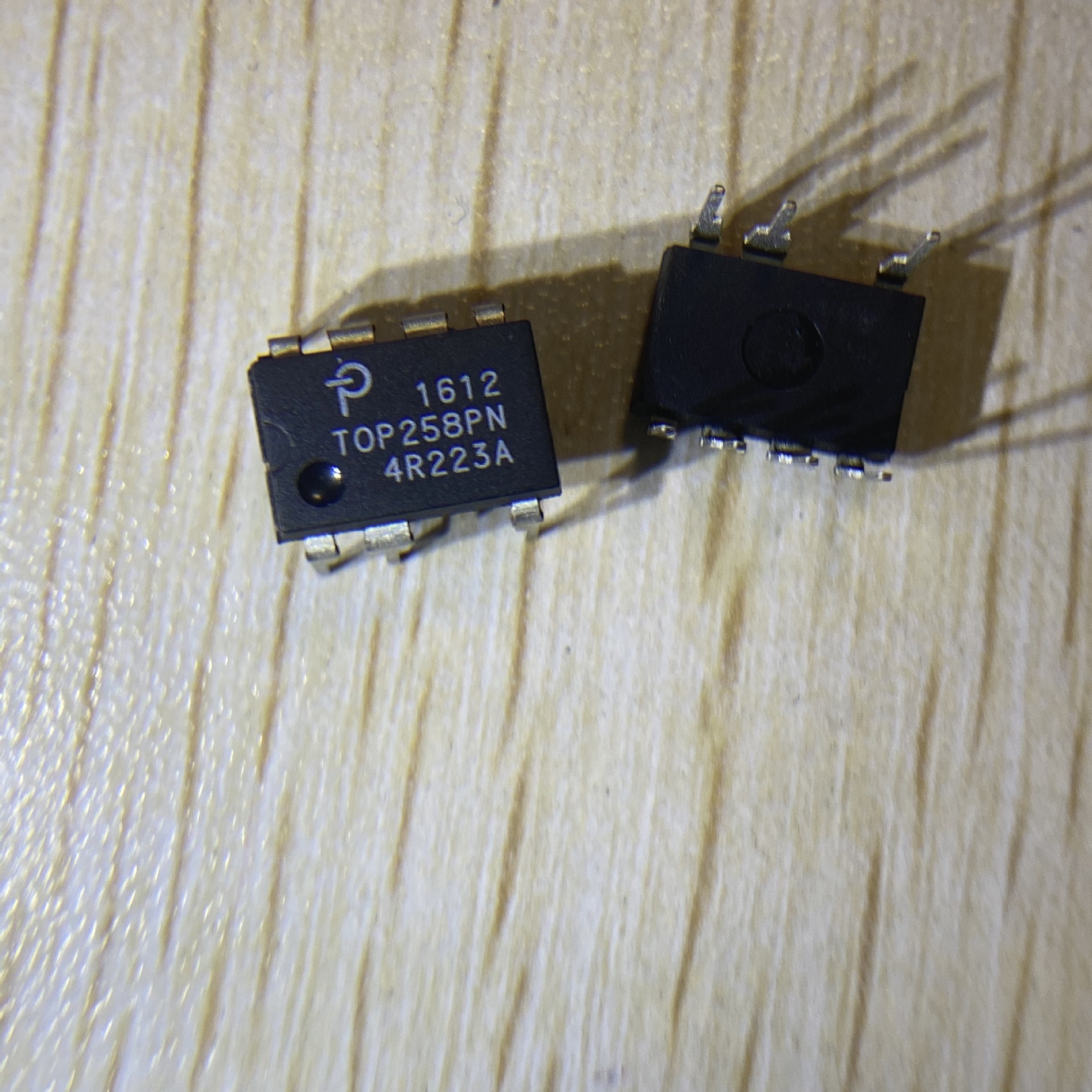 全新top258pn top258 top258p 液晶电源芯片 直插7脚 dip-7