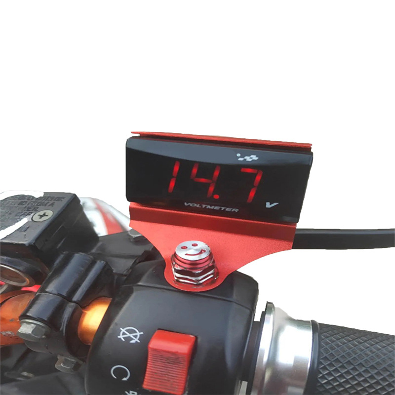 宽压电压表摩托车电摩改装电动车电压表配件12-150v伏通用显示表