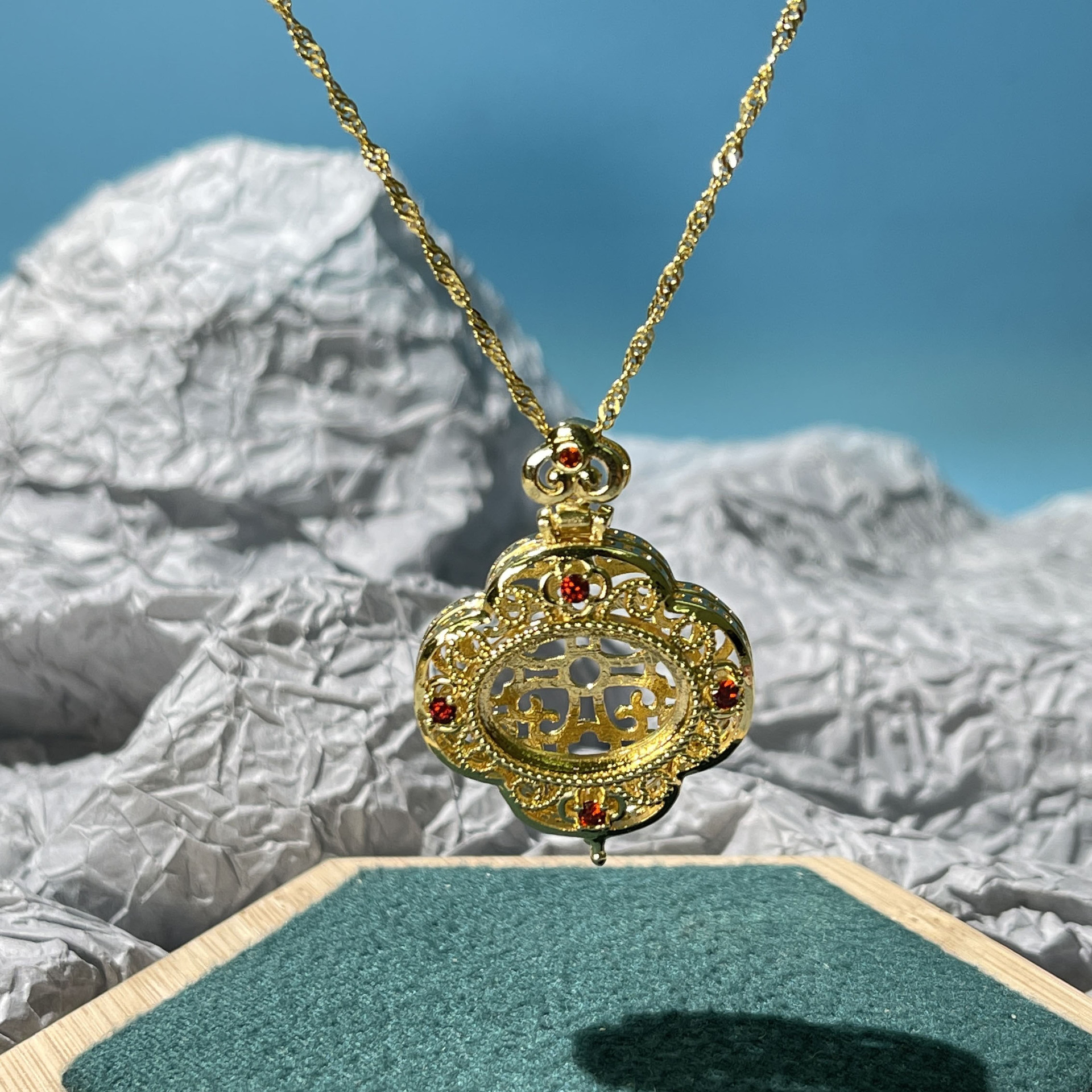 西藏藏式精工复古嘎乌盒吊坠噶呜盒镂空嘎啦盒吊坠随身香囊盒镶嵌