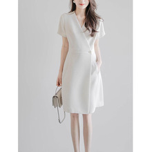 现货厂家批发气质白色西装连衣裙2024年新款女夏设计感别致小裙子