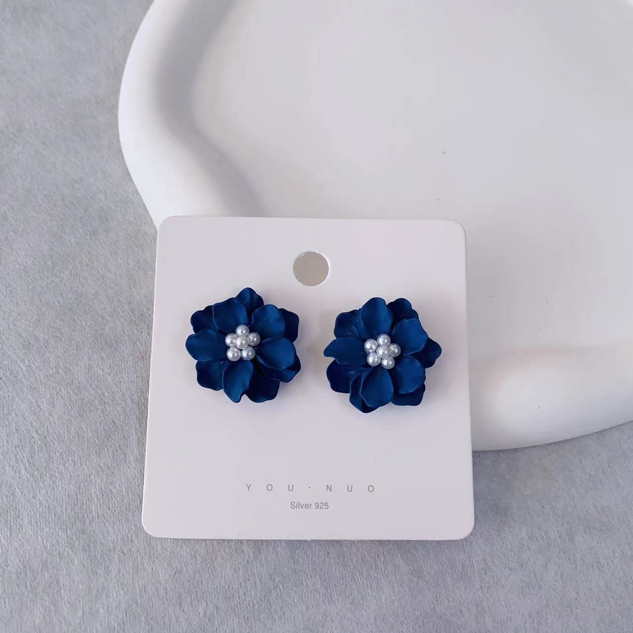 Korean Style Blue Flower Pearl Earrings Retro Gentle Elegant Ear Studs Earrings Summer Mosquito Coil Non-Piercing Ear Clip