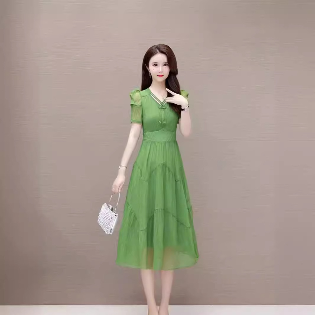 绿色连衣裙女2024年夏装显瘦v领短袖女装高腰遮肚新款雪纺a字裙子