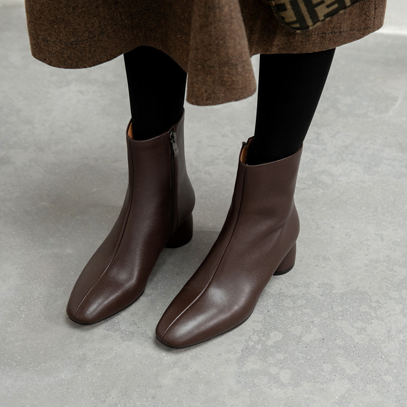 咖色短靴女2021新款低跟瘦瘦靴粗跟裸靴英伦风中跟春秋马丁靴