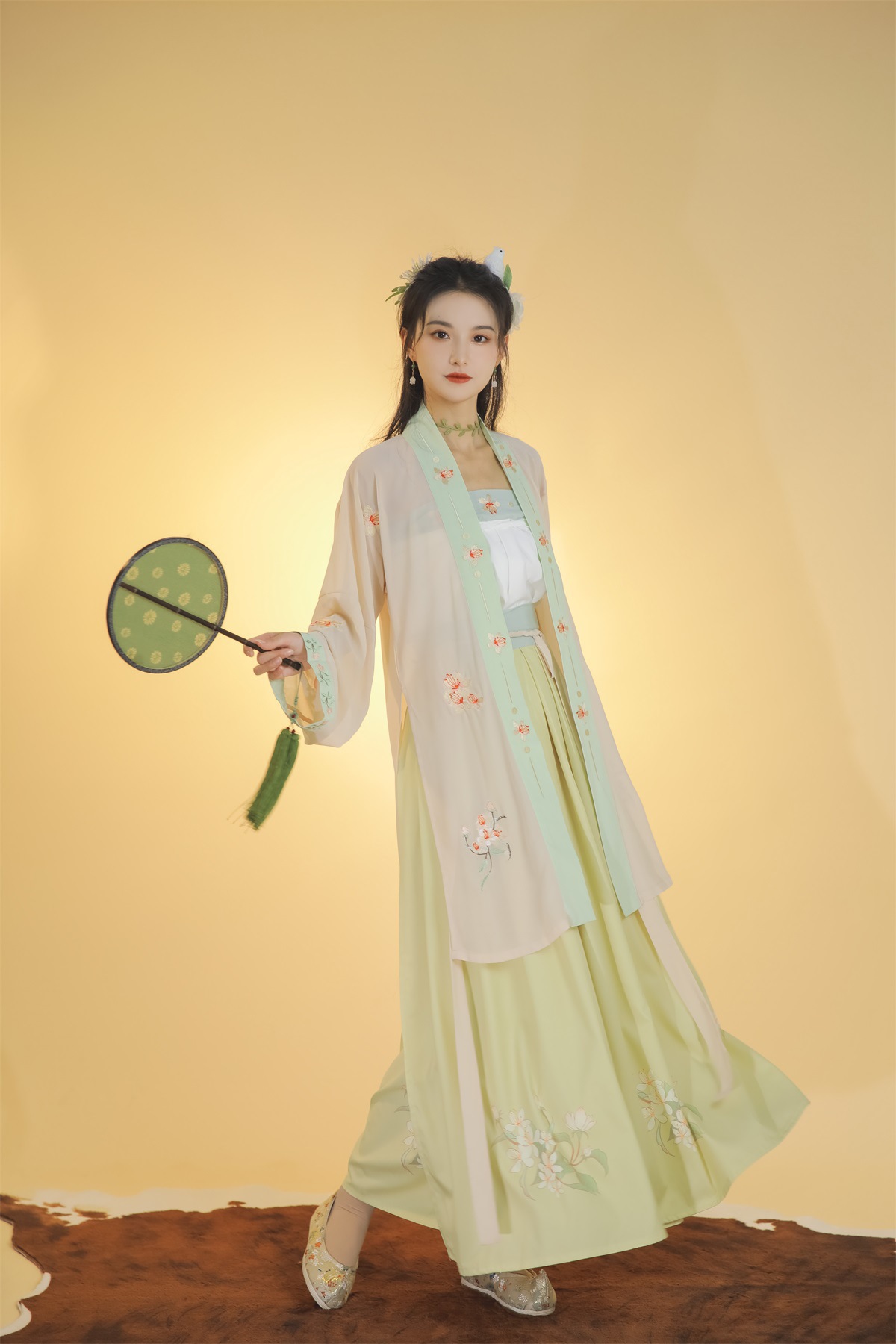 宋制汉服女步清尘绣花原创褙子宋抹齐腰襦裙刺绣三件套8184