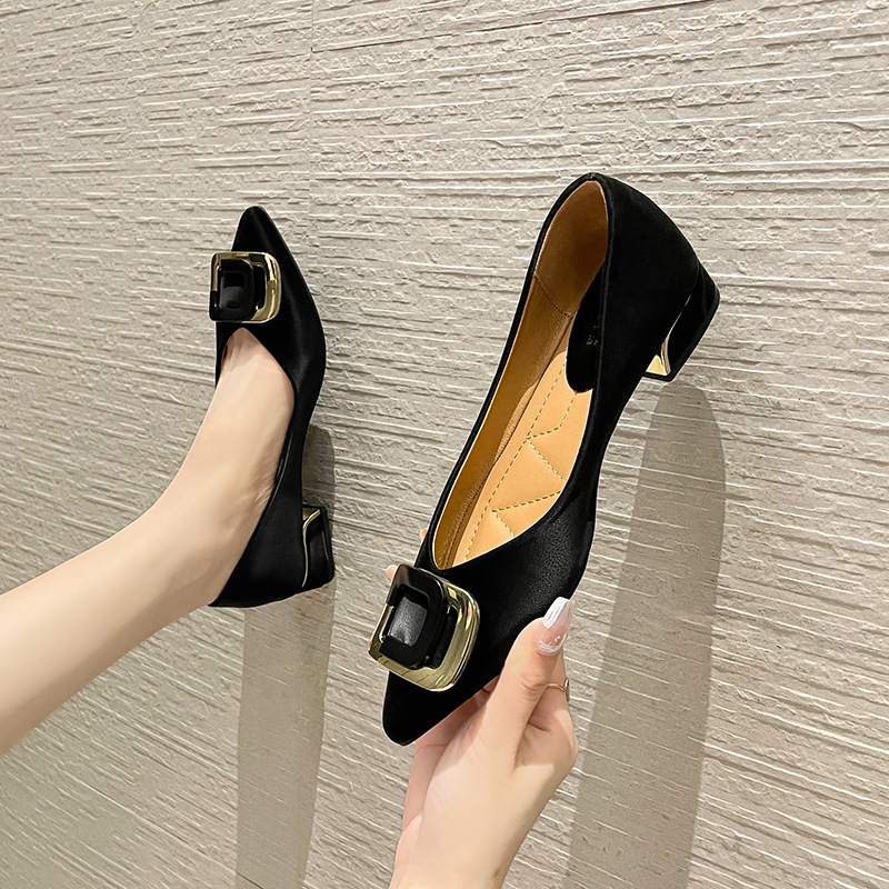 2024年春季新款女单鞋尖头粗跟软底瓢鞋浅口舒适时尚百搭大码女鞋