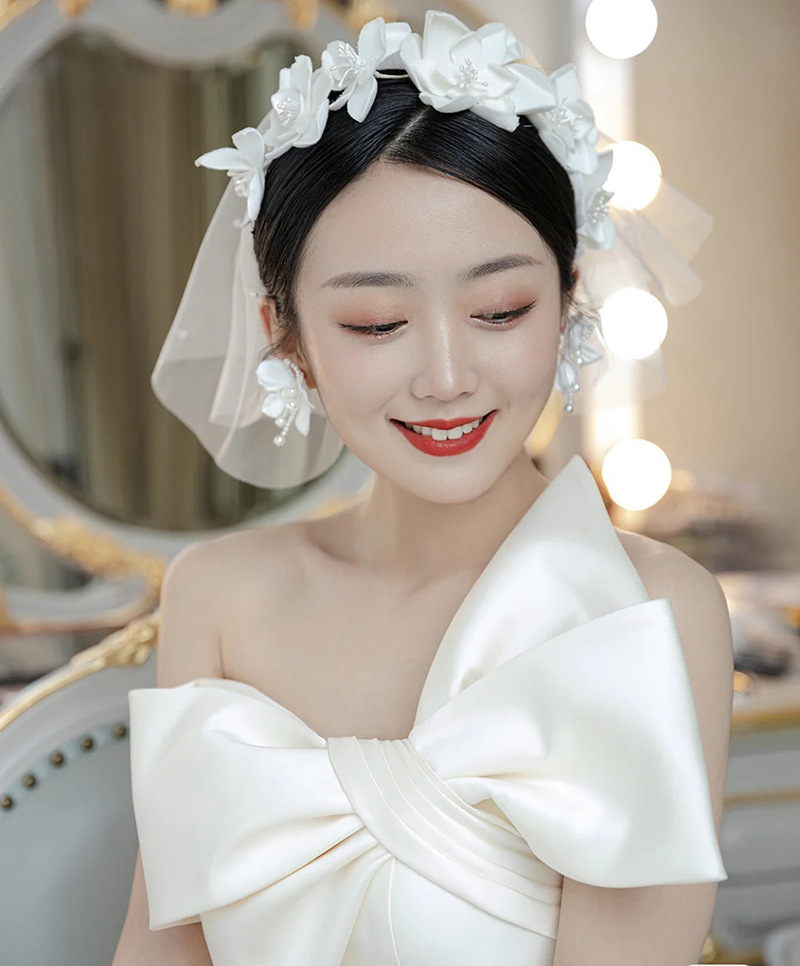 2021新娘头饰简约甜美花瓣短款头纱发饰网红拍照写真道具礼服配饰