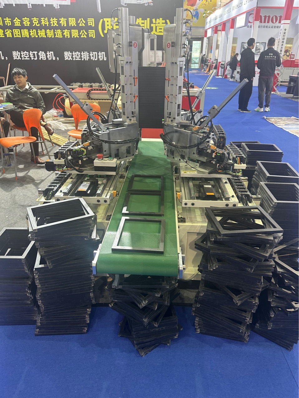 数码相框机械研发 全自动钉角机设备装饰画数控四角钉拼框机