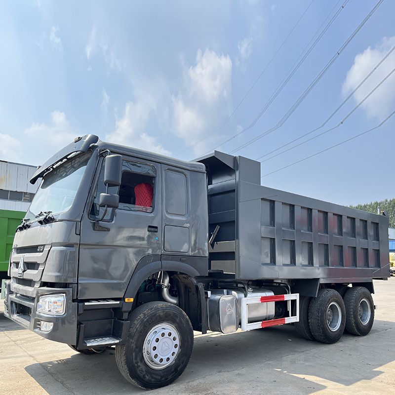 厂家出售豪沃自卸车 6*4矿用土方工程货车 右驾驶舱集装箱后翻车