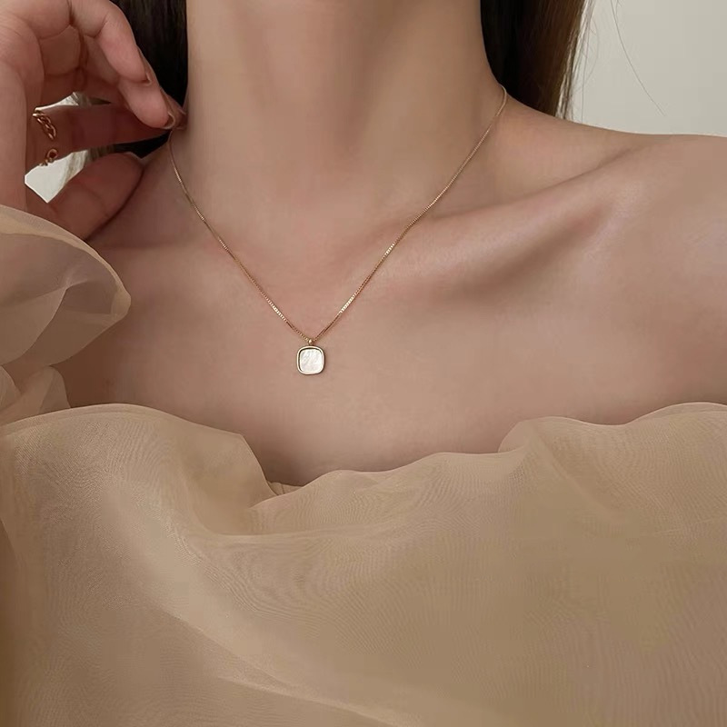 Light Luxury Minority Square Drop Oil Necklace 2022 New Women's Design Sense Advanced Simple Temperament Clavicle Chain Accessories