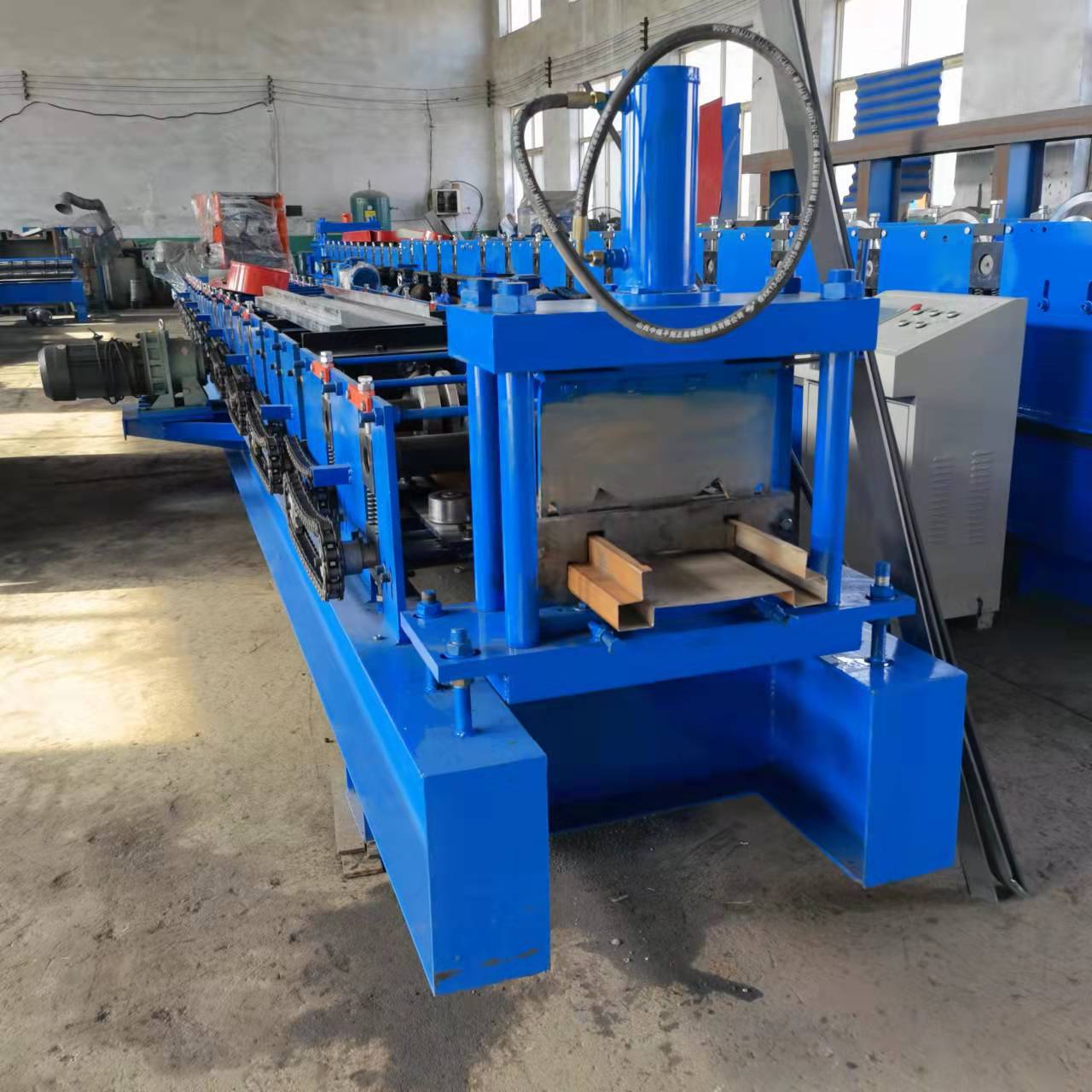 新型围挡立柱成型机市政围挡立柱设备可再次使用钢板结构围挡板机