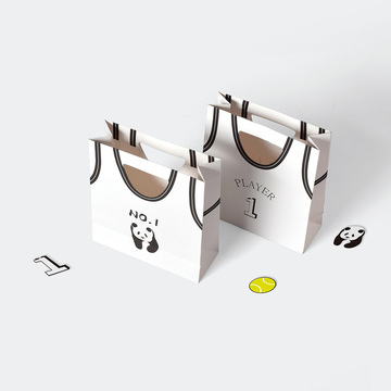 现货加厚牛皮纸儿童节礼物手提袋子创意卡通简约黑白球衣手提纸袋