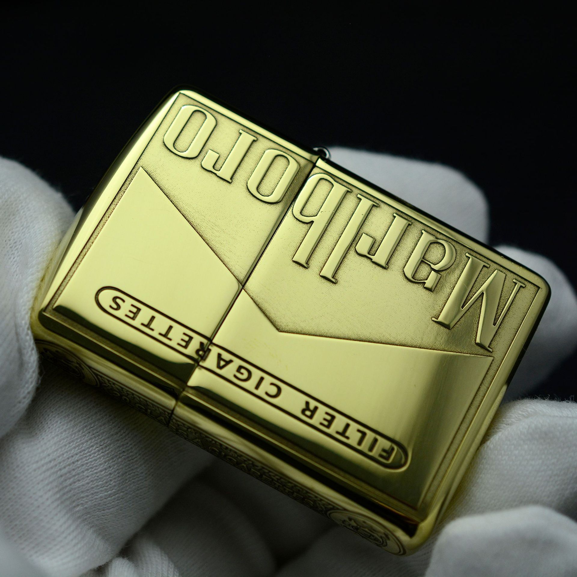 zippo 之宝 打火机 盔甲雕刻 万宝路花丛 带码