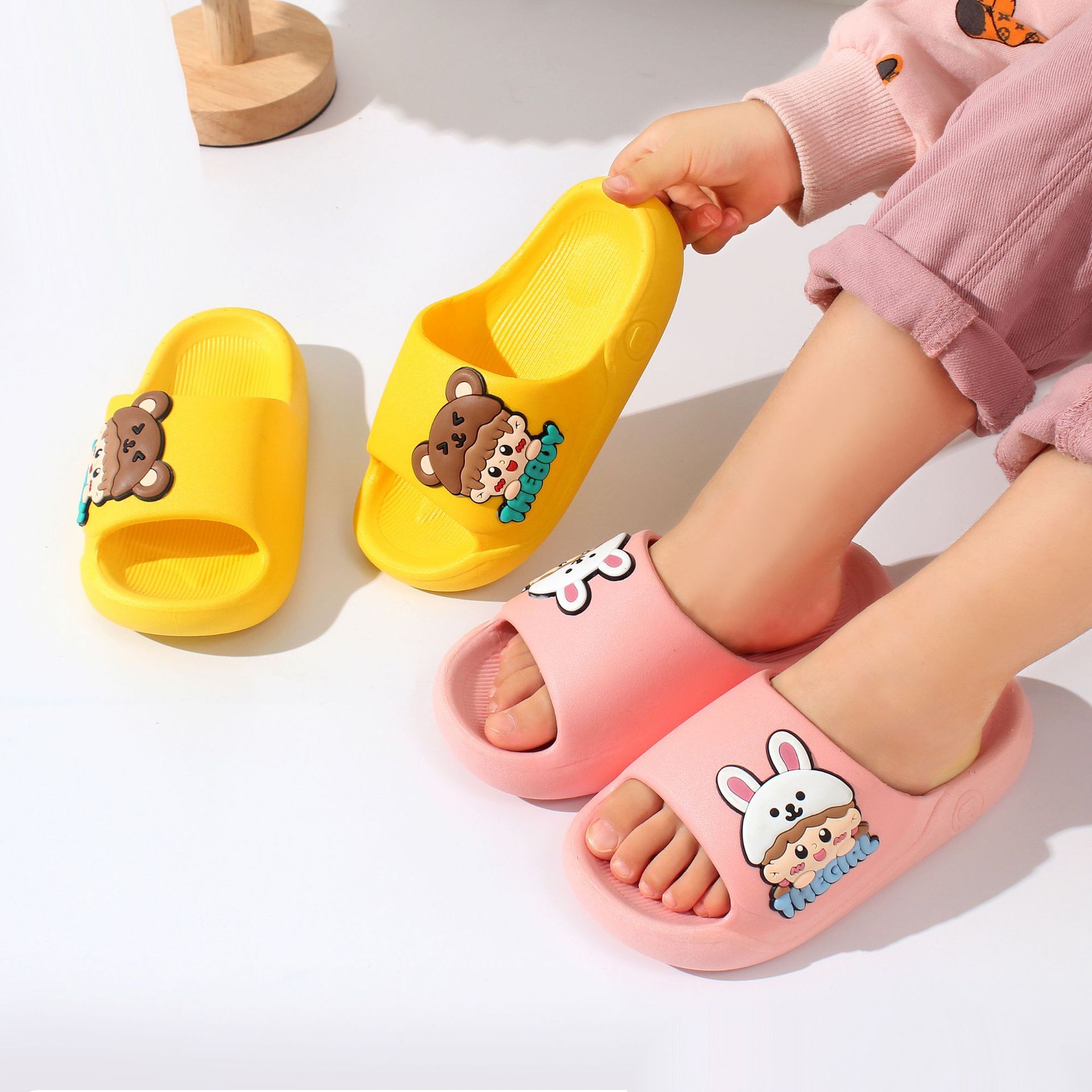 华城6650a宝宝儿童凉拖鞋夏季软底新款男女中童防滑卡通拖鞋批发