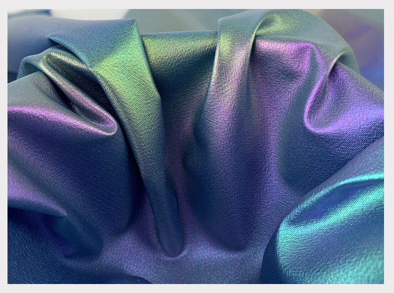 设计感炫彩膜镭射 冬季短款羽绒服面料 新款防泼水潮牌外套布料