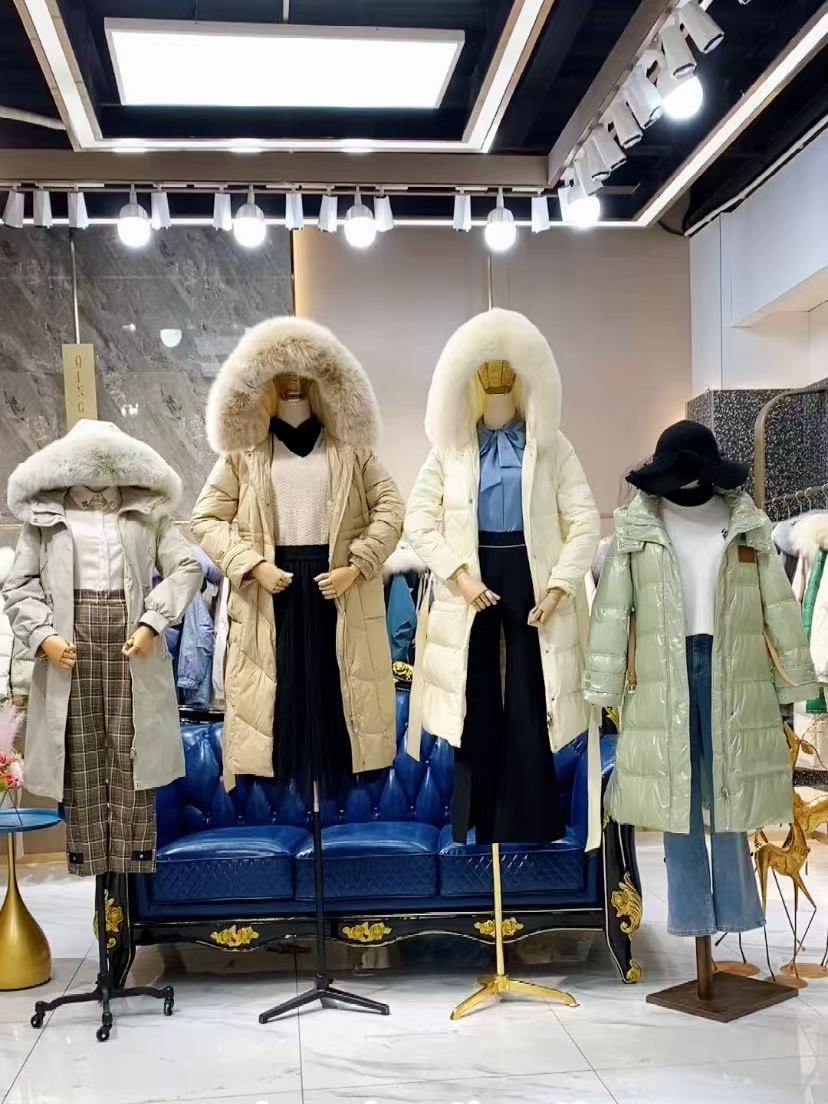 大chun山羽绒服地摊尾货批发shen潮流 一手直播货源品牌折扣女装