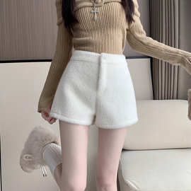 白色加厚2025年休闲短裤女外穿秋冬高腰A字阔腿裤毛绒绒辣妹靴裤