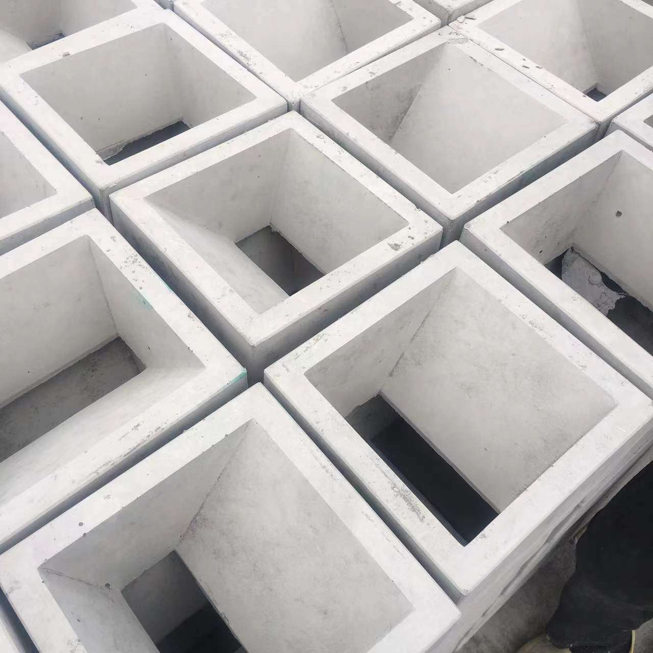 水泥空心砖斜孔装饰艺术