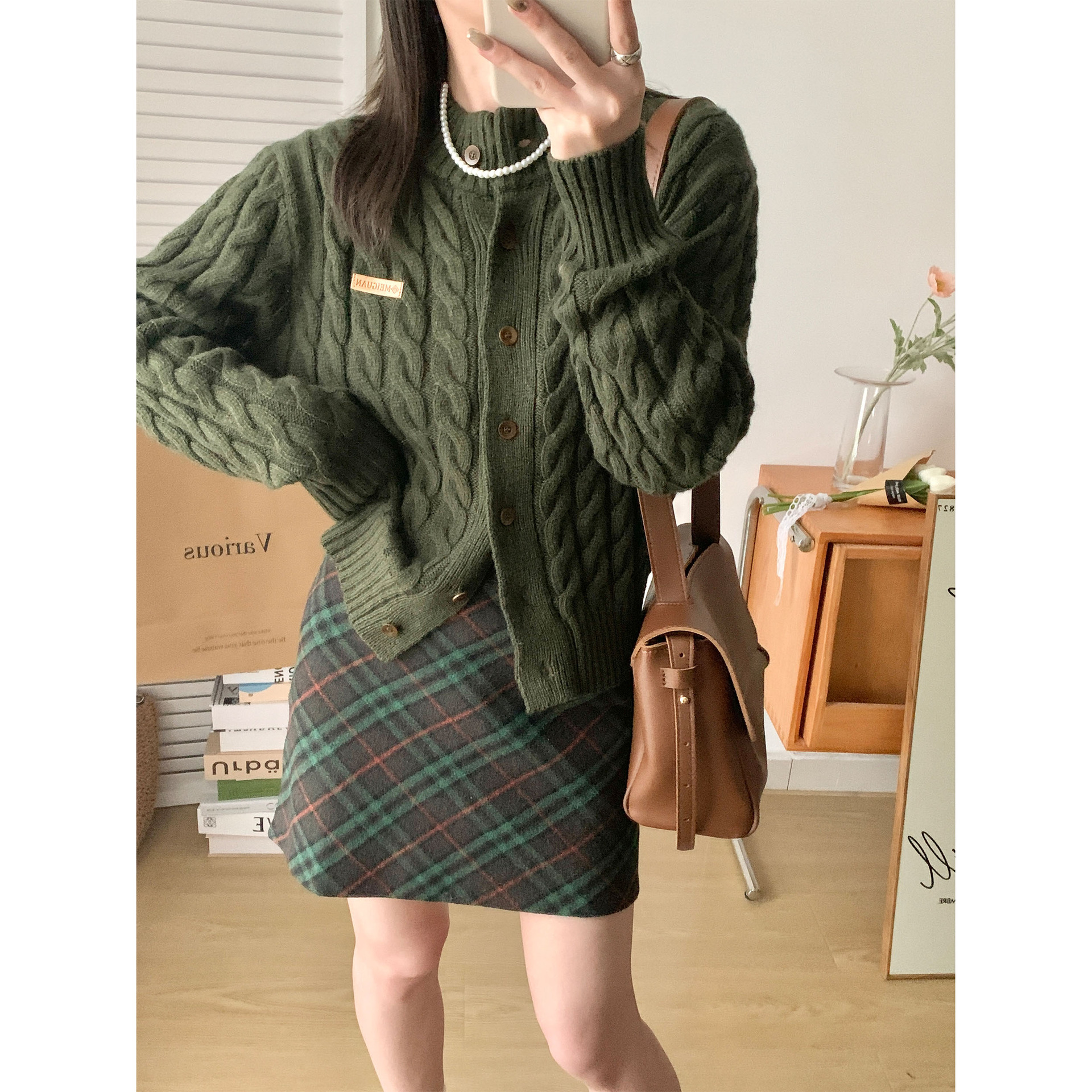 绿色麻花开衫女2023秋麻花毛衣复古风外穿上衣chic百搭外套-阿里巴巴