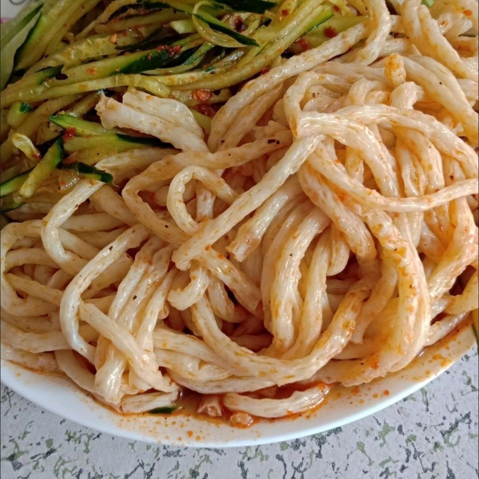 干牛筋面小吃店专用陕西风味凉皮泡泡面手工辣条锅巴原料厂家批发