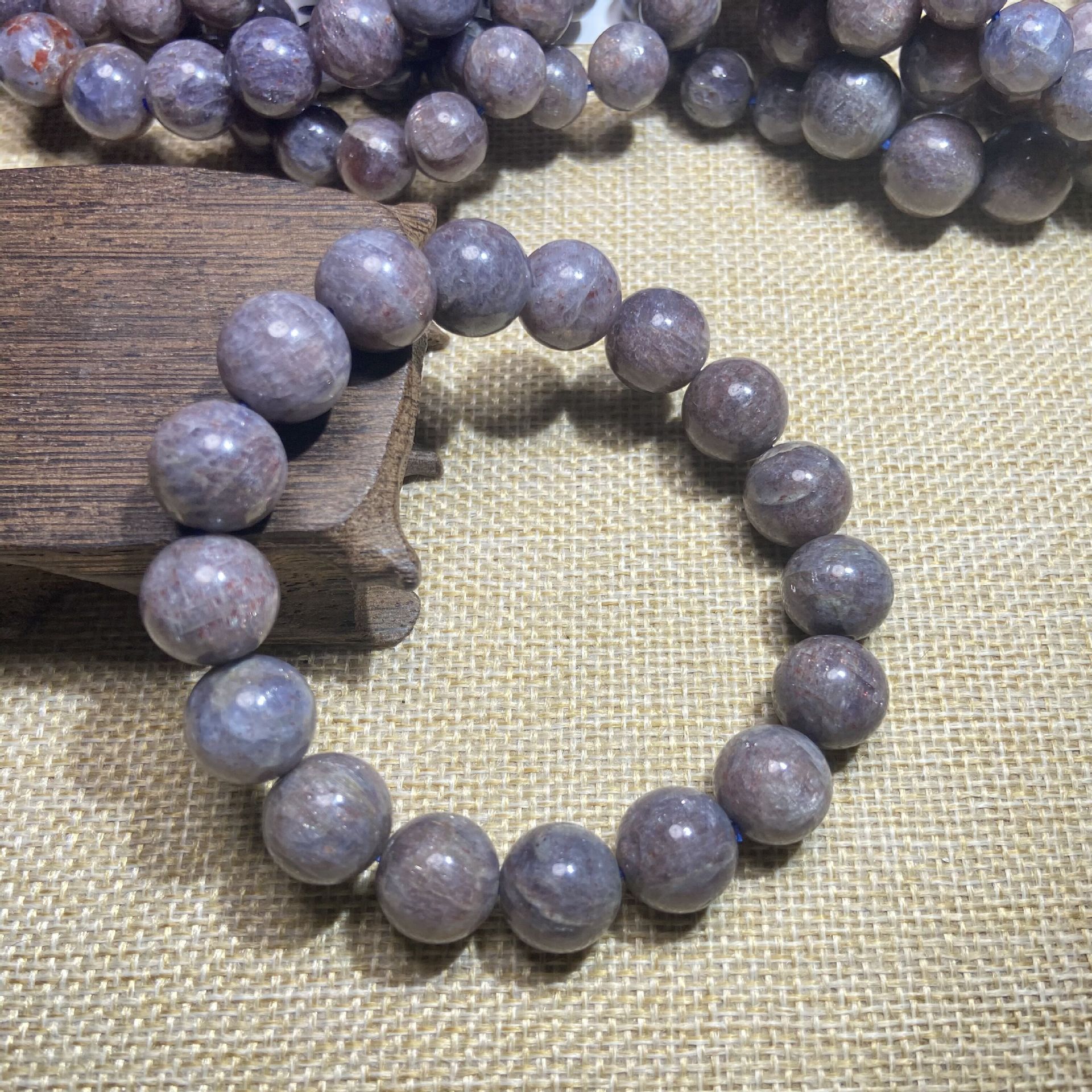 天然血滴堇青石手链坦桑石手串饰品佩饰正品水晶圆珠制品工厂批发