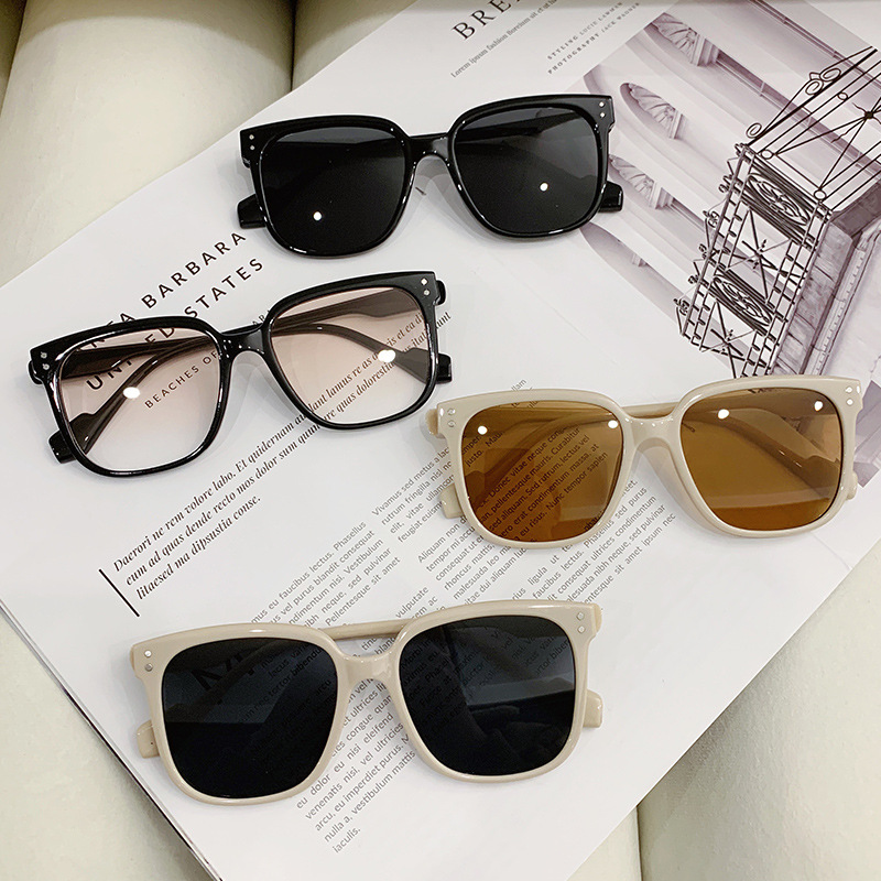 2024 New Korean Style Retro Men's and Women's Same Fashion Retro Square Frame Beige Chic Nail Personalized Sunglasses 332x