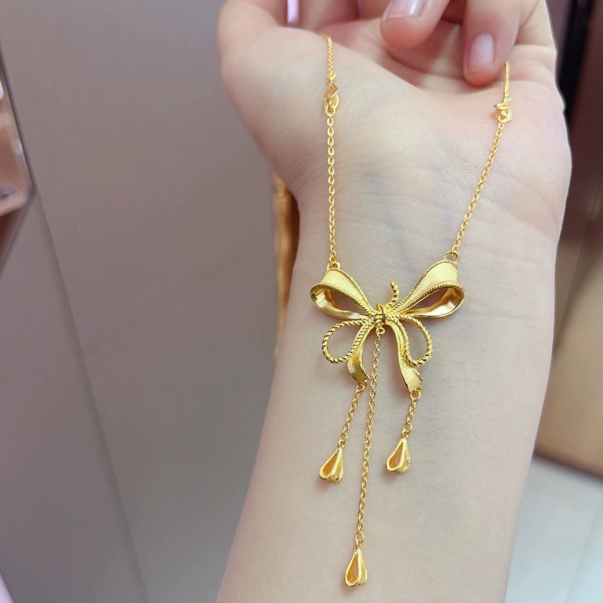 思琳 新品18k金丝带蝴蝶结流苏项链女在逃公主项链锁骨链金首饰