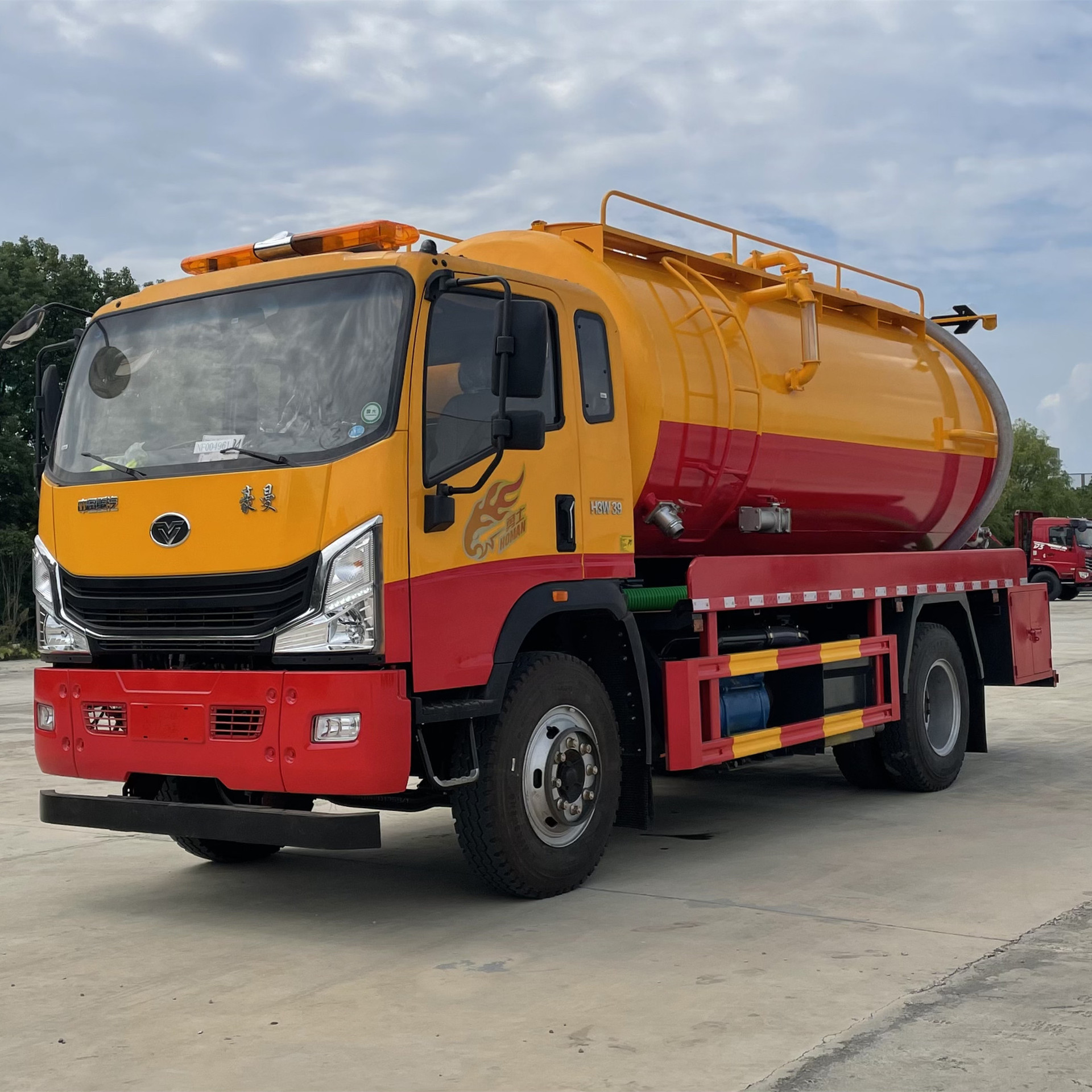 重汽豪曼清洗吸污车 重汽13方下水道疏通车 淤泥抽排车管道疏通车