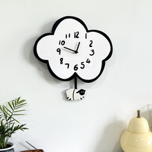 卡通静音云朵绵羊时钟客厅儿童房摇摆挂钟家用装饰现代简约钟表