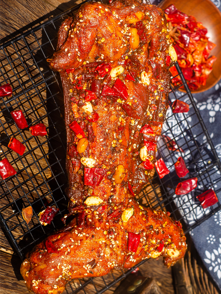 四川麻辣手撕烤兔整只冷吃兔肉成都特产即食熟食兔腿兔头真空小吃