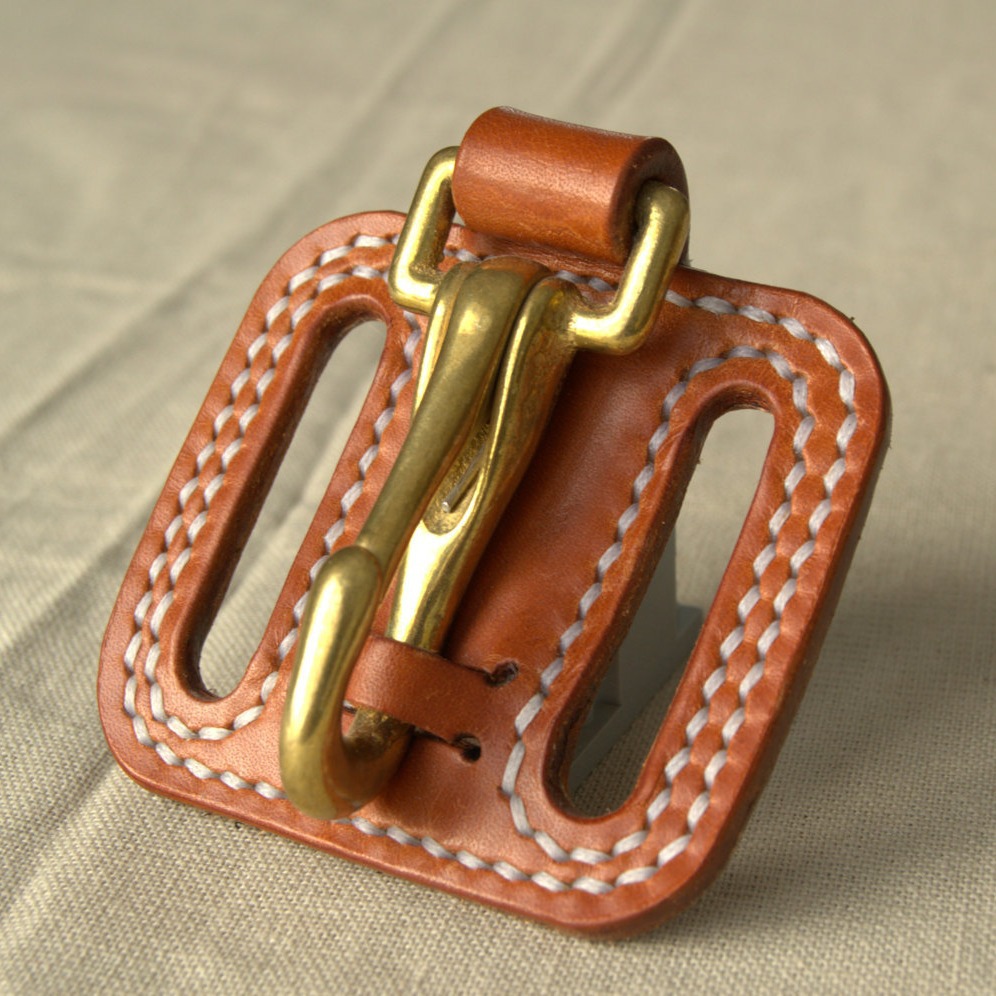 户外攀岩登山安全带钥匙扣 牛皮真皮皮带扣安全绳金属钥匙夹挂扣