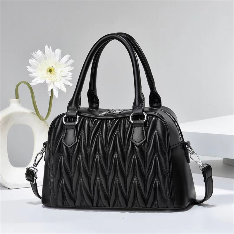 2024 New Large Capacity Women's Bag Fashion Women's Shoulder Messenger Bag to Give Mom Elder Bag Practical Handbag