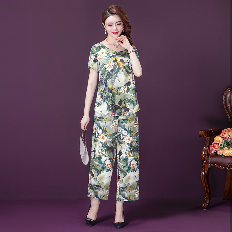 Real Shot Middle-Aged and Elderly Women's Clothing Summer Flower Color Casual Fashion Two-Piece Suit Mom Wear Cropped Pants Western Style Wide Lady Suit