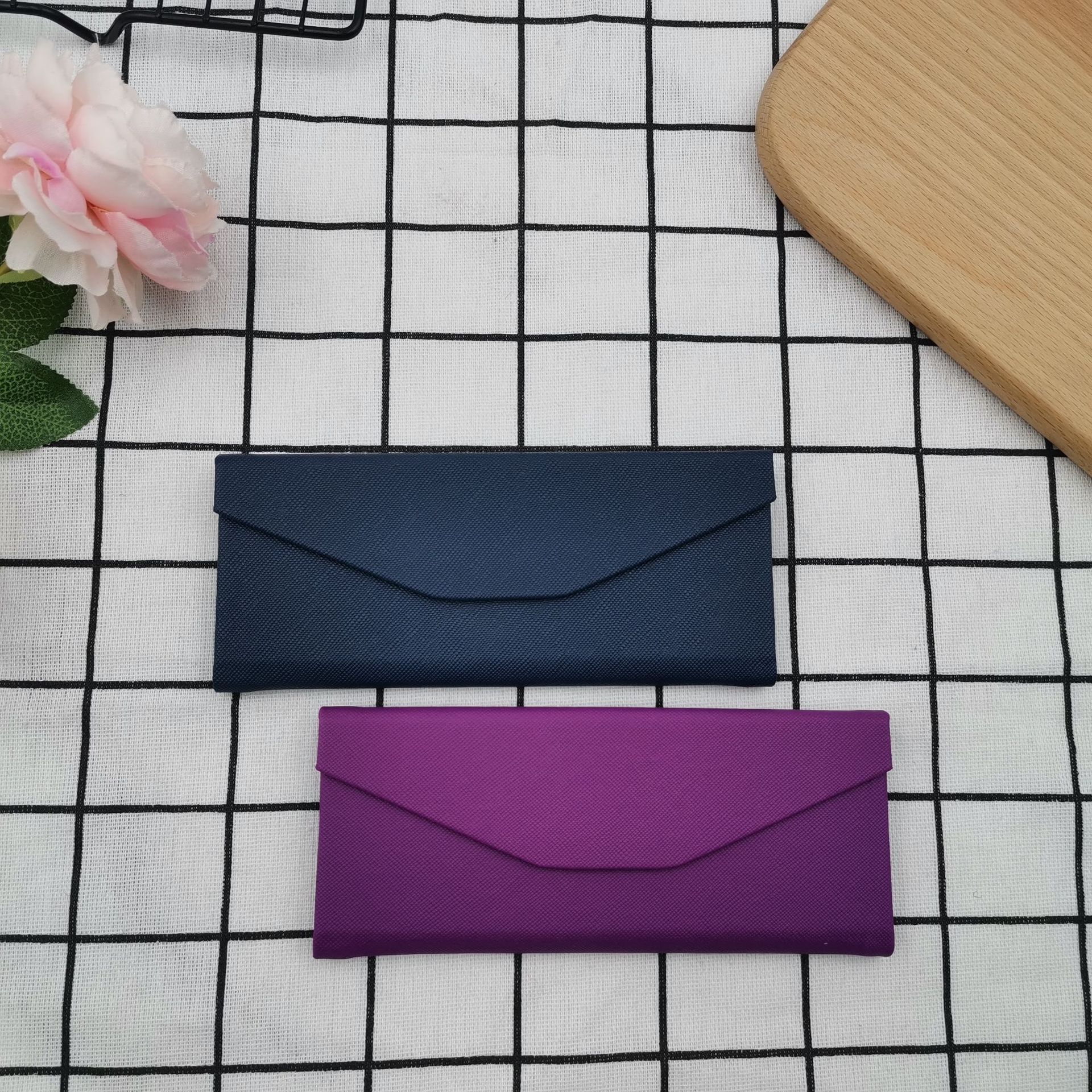 Factory Wholesale Supply Simple Retro Cross Grain Leather Portable Glasses Case Sunglasses Case Student Foldable Glasses Case