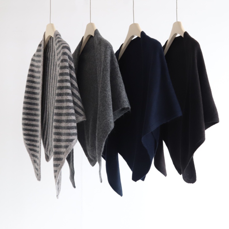 曼陀罗时髦外搭百搭条纹包边三角针织披肩女秋冬知性针织坎肩开衫